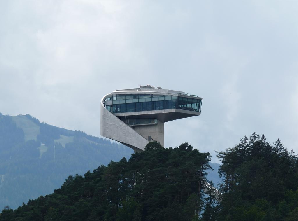 Riedz Apartments Innsbruck- Zentrales Apartmenthaus Mit Gruener Oase Екстериор снимка